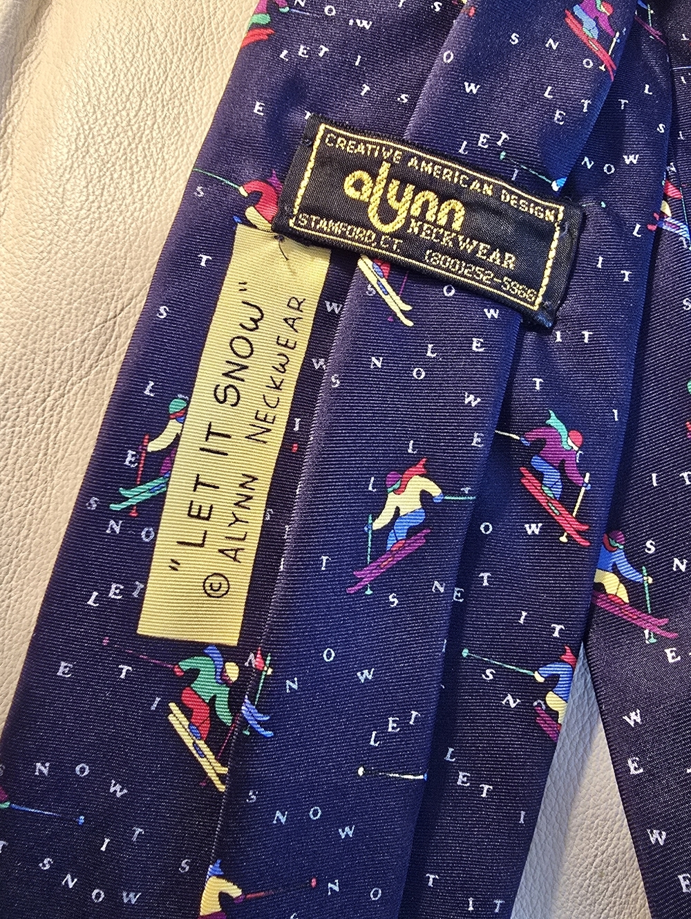 Alynn Neckwear Let It Snow Men's Blue Silk Necktie Tie - Picture 2 of 4